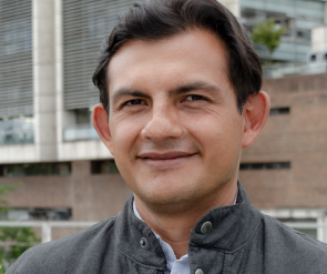 Dr. Alejandro Reyes